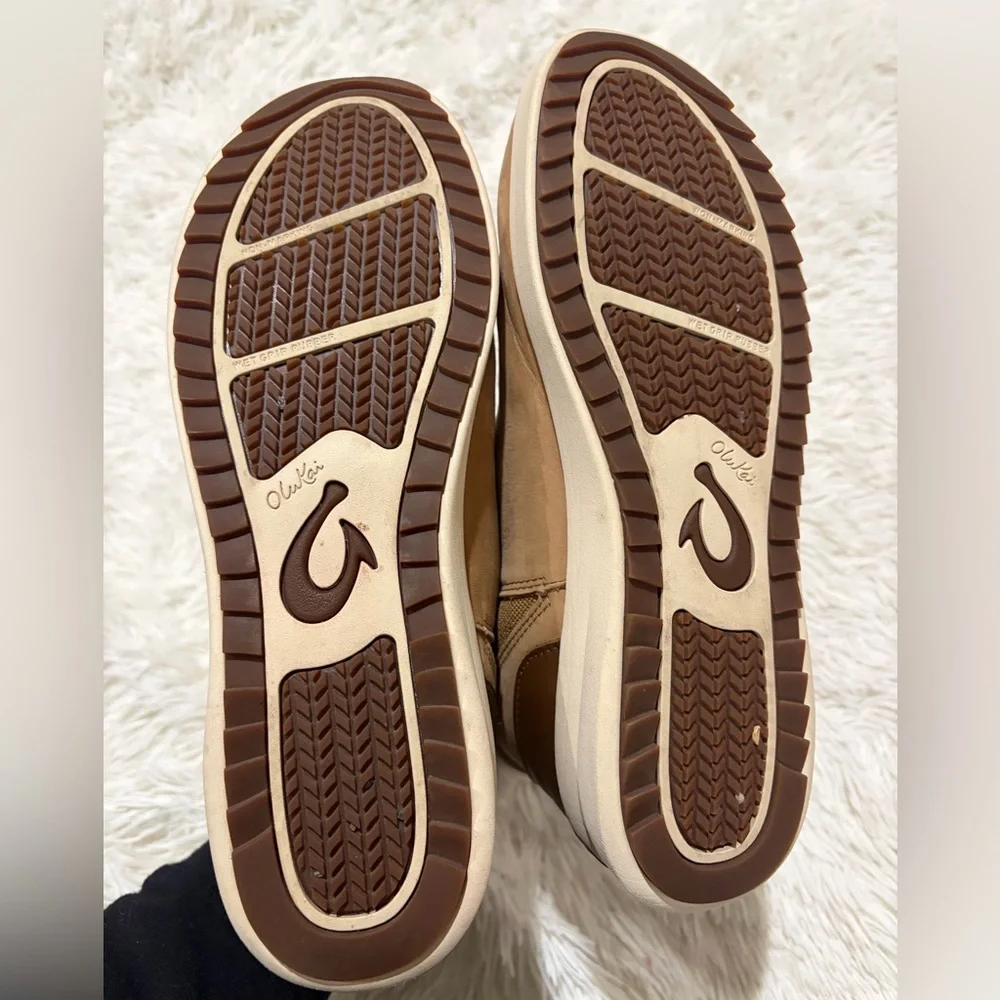 OluKai Malua Hulu Genuine Shearling - Size 9.5 - Waterproof